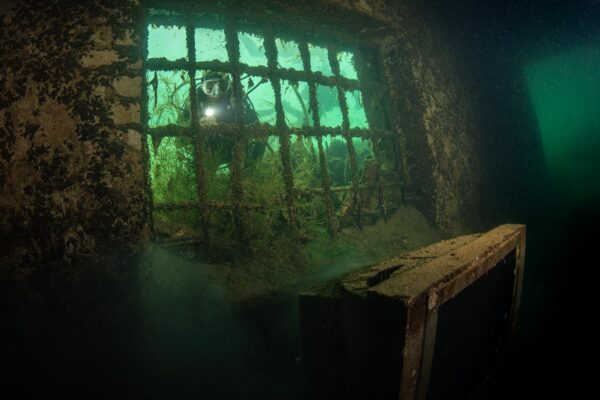 Diver Package with Personal Equipment "Prison + Pump Station"